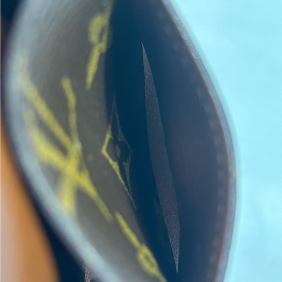 Louis Vuitton Etui Momogram Case - Picture 11 of 14